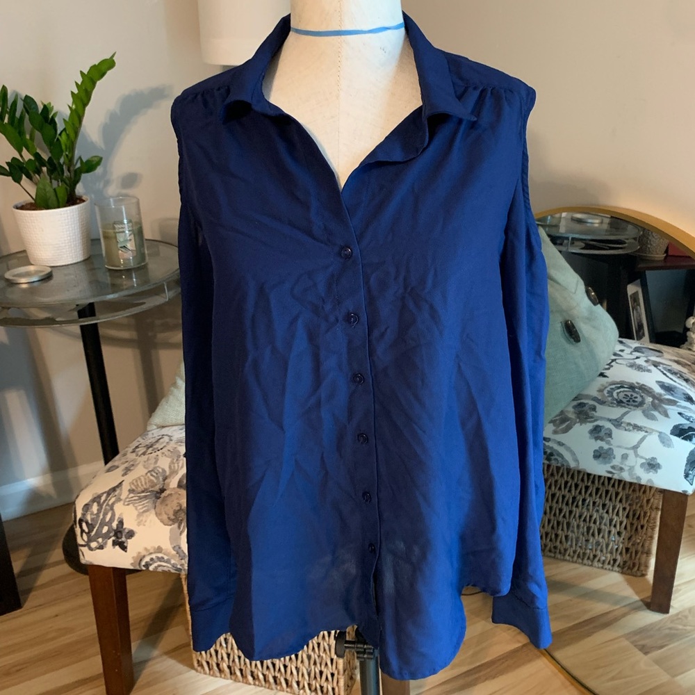 Shoulder cut out blue button up